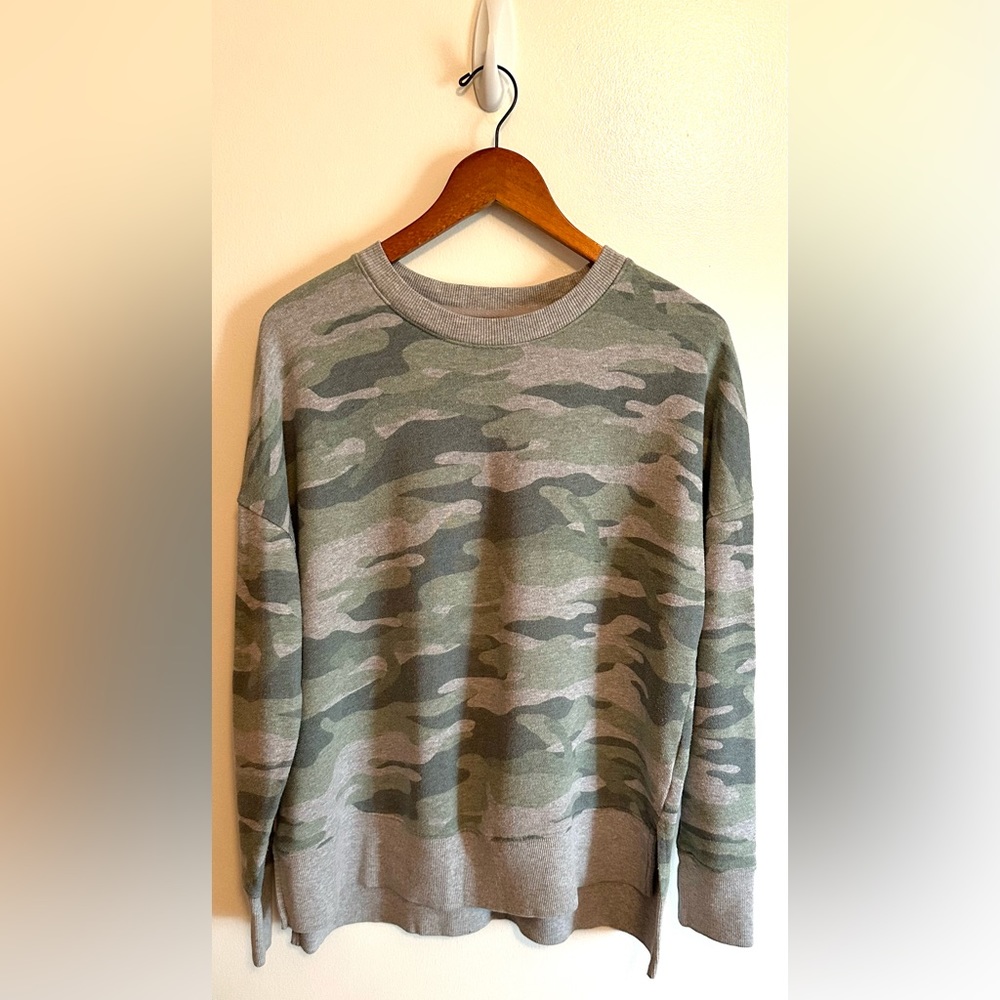 Women’s ladies camouflage sweatshirt drop shoulder sz large 12/14